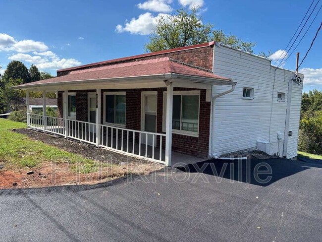 Building Photo - 3089 Washington Pike Unit Apt A