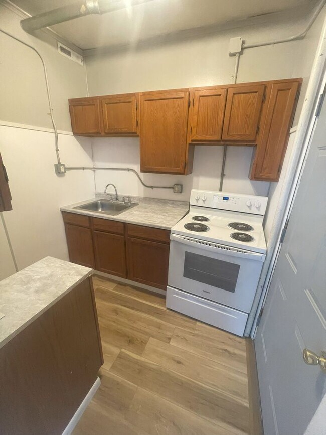 Photo - 605 Wellington Ct Unidad D2