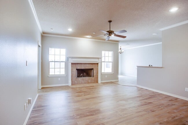 Photo - 9904 Elkhart Ave