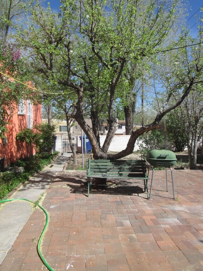 Photo - UNM LAW SCHOOL NORTH CAMPUS 3 Bedroom 2 Bath  with Garage