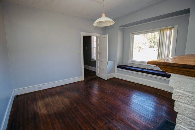 Photo - 3 Bedroom, 2 Bath Walking Distance to 5 Points, Close to USC - Available for the 2026-2027 School...