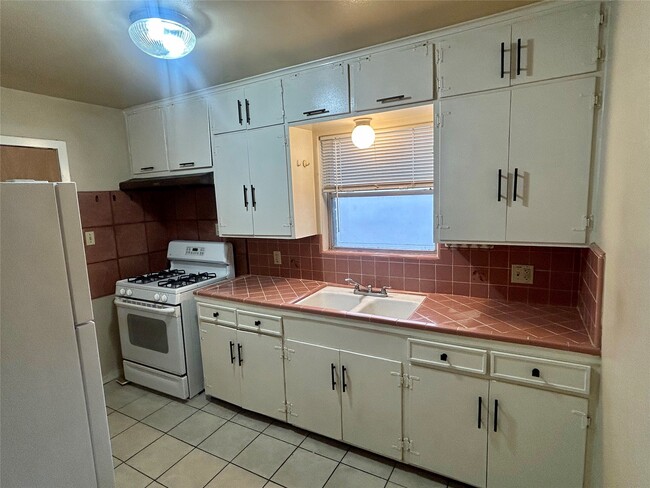 Photo - 1411 Indiana St Unit 5