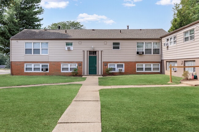 Photo - Premier Garden Apartments