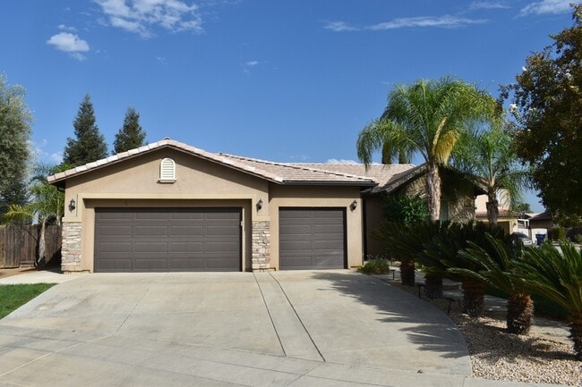 Building Photo - 6760 W Kadota Ave Rental