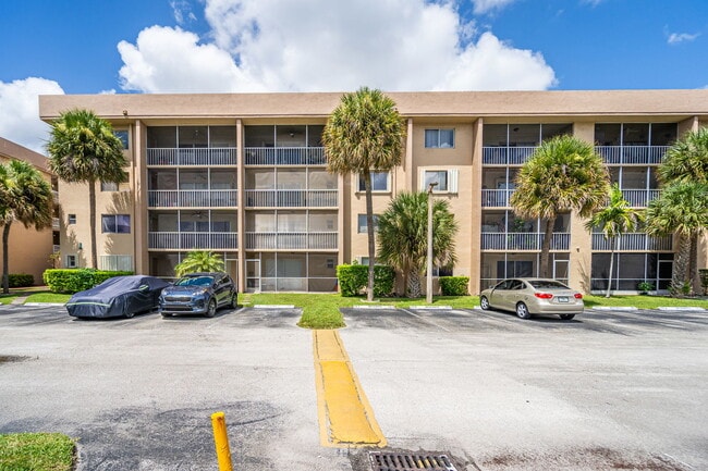 Photo - 17000 NW 67th Ave Unit 325