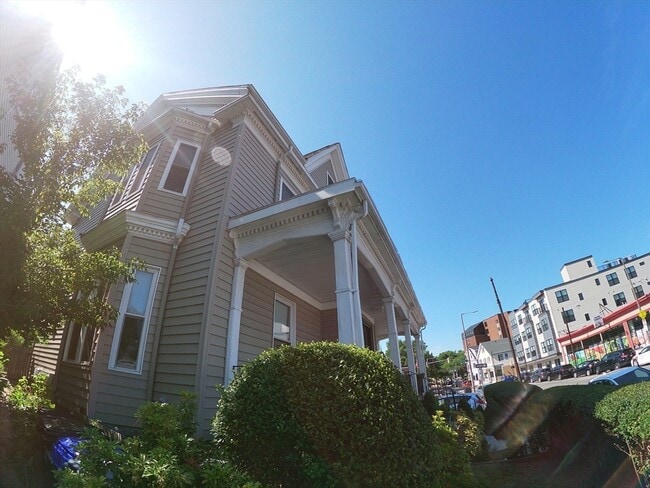 Building Photo - 133 South St Unit 1