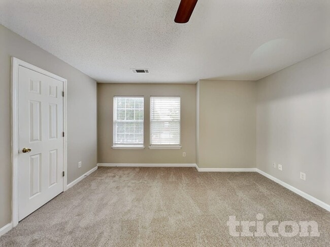 Photo - 3740 Longview Dr