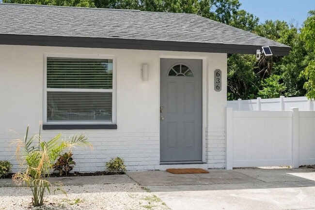 Building Photo - Stylish Tranquil duplex - Near Belleair Beach