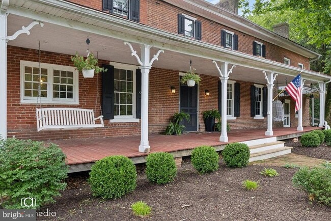 Building Photo - 547 Concord Rd