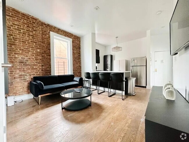 Building Photo - Furnished room/NOT APARTMENT Unit 3L