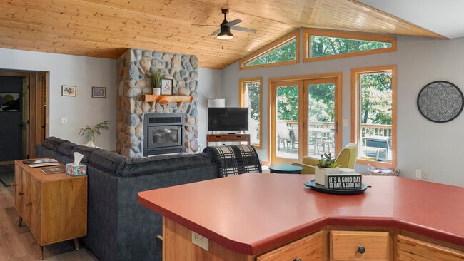 Photo - 15955 Bayview Dr NE