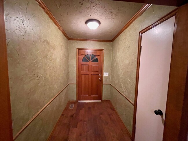 Photo - 11 N Lockeport Dr