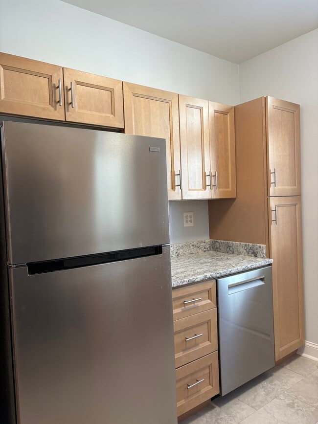 Photo - 408 W 28th St