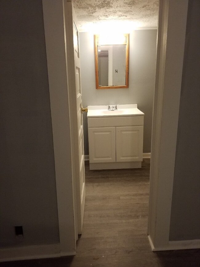 Building Photo - 2408 Harvard Ave Unit Bedroom #1 w/Private Entrance