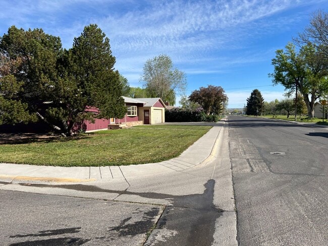 Photo - 3 Bed 2 Bath House with Attached 2 Car Garage & Trailer Parking