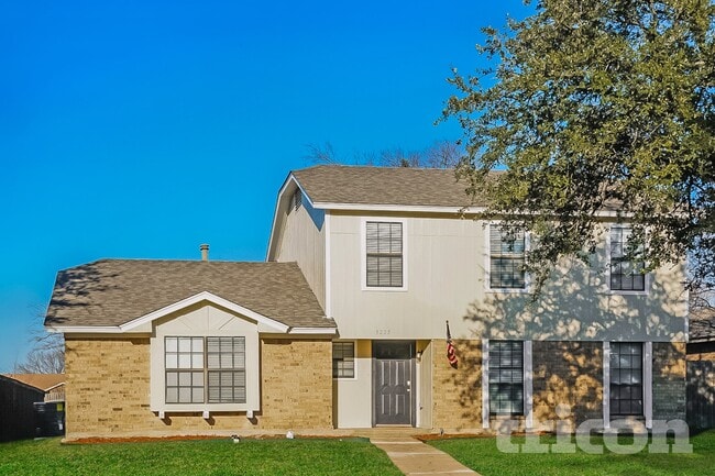 Building Photo - 3225 Hastings St