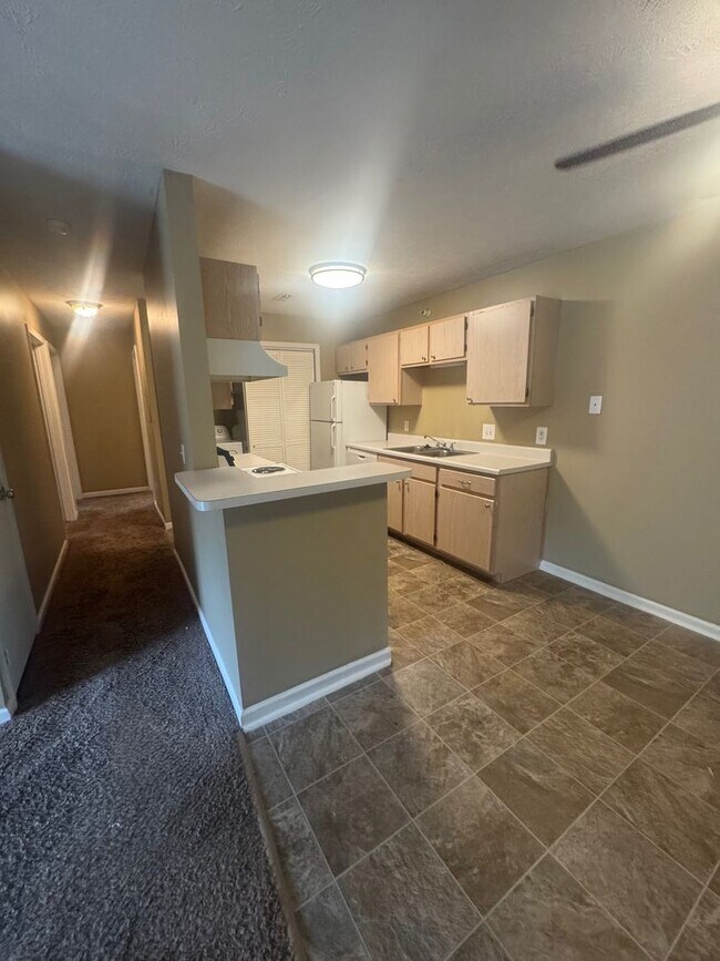 Photo - Quail Run Apts. (750 N. 18th Ave.) Unit #1A