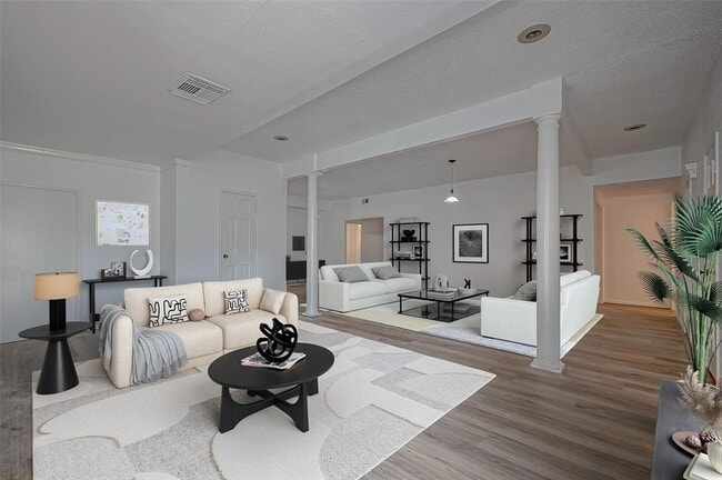 Building Photo - 14706 Dale Hollow Ln