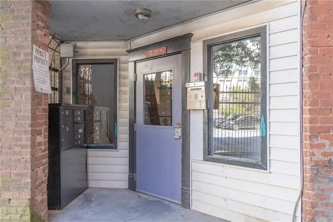 Photo - 215 Mitchell St SW