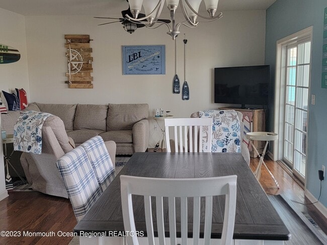 Photo - 387 Kingfisher Rd