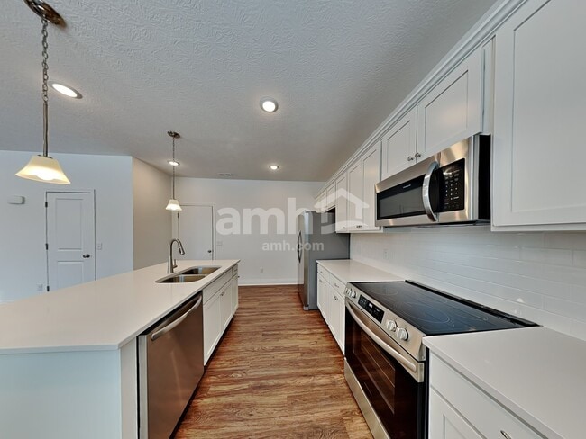 Photo - 886 Castor Dr