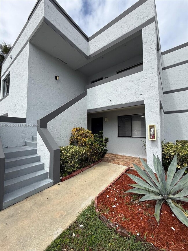 Building Photo - 155 Lakeview Dr Unit 101