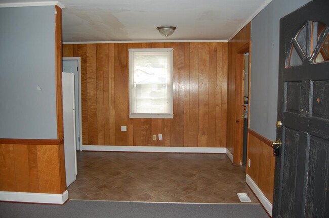 Photo - 122 Westdale Ave