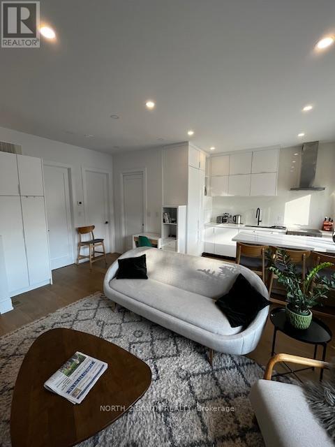 Photo - 918 Manning Ave