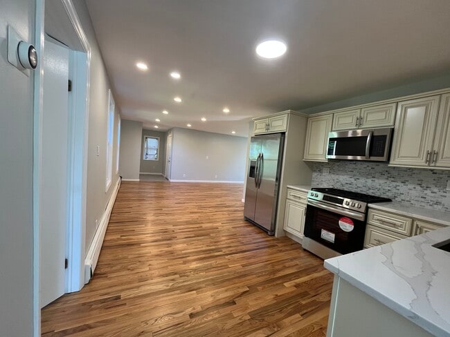 Photo - 30 Cross St E Unidad 2nd Floor