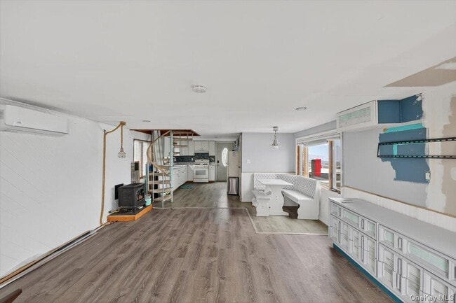 149 C Riverside Dr