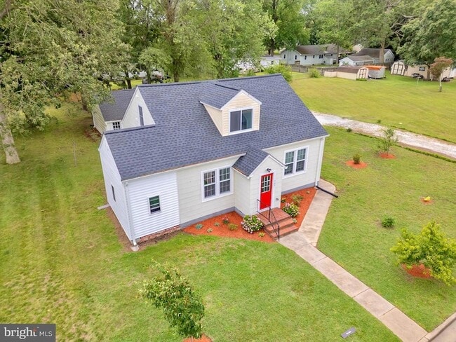 Photo - 202 Oak St