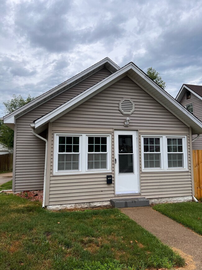 Front Entrance - 1409 S 4th St