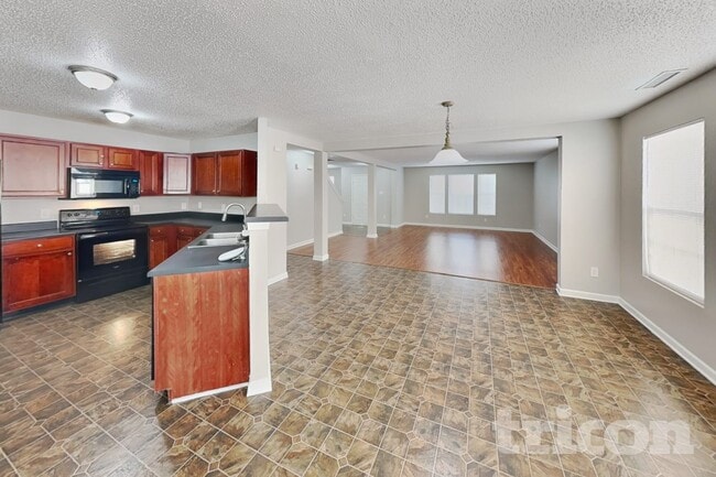 Photo - 901 Skywatch Ln