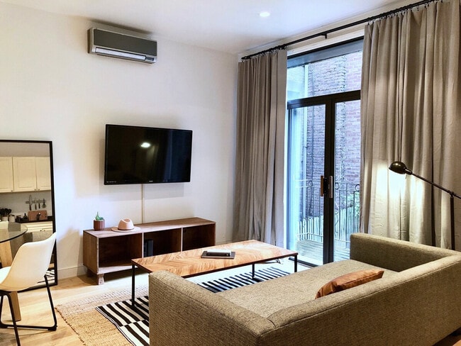 Building Photo - 126 E 37th St