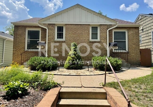 Building Photo - 2108 Grand Ave S