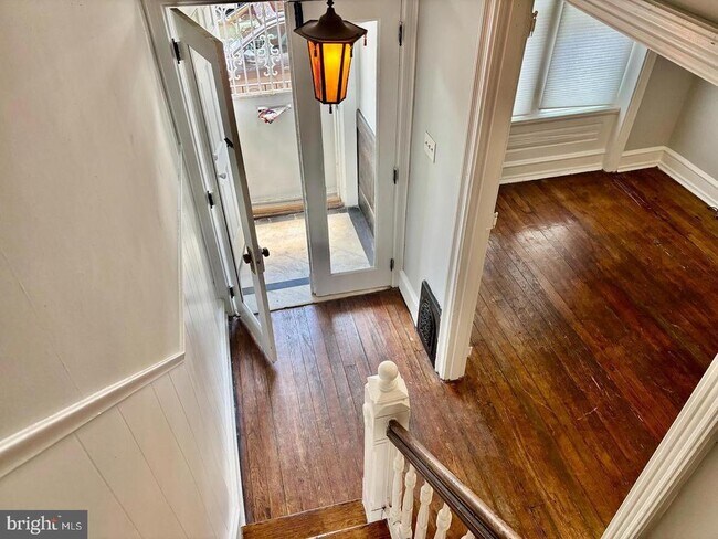 Photo - 2503 Carpenter St
