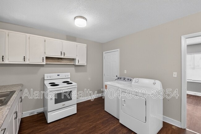 Photo - 1007 Green Cir Dr