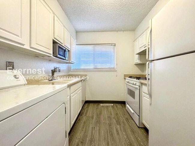 Photo - 8003 Wolff St