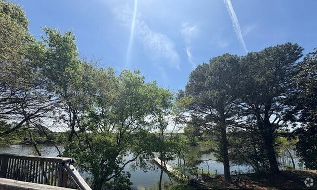 Building Photo - Beautiful Waterfront 1-bedroom 1- bath fur... Rental