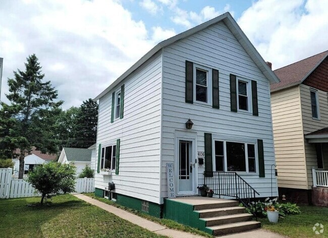 Building Photo - 606 16th St S Rental