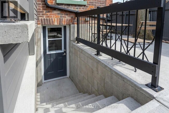 Photo - 142 Grace St