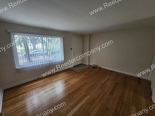 Building Photo - 2 bedroom townhome, minutes from highway and Morton High School