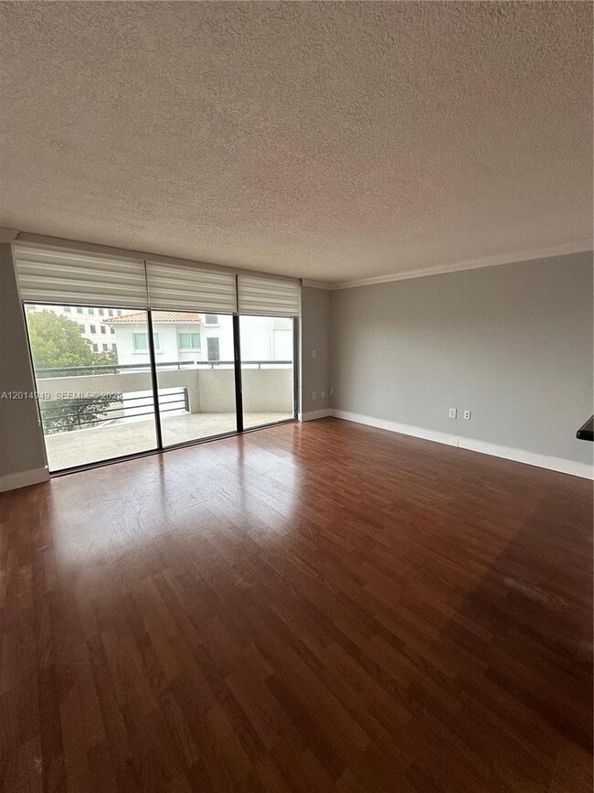 Building Photo - 911 E Ponce De Leon Blvd Unit 504