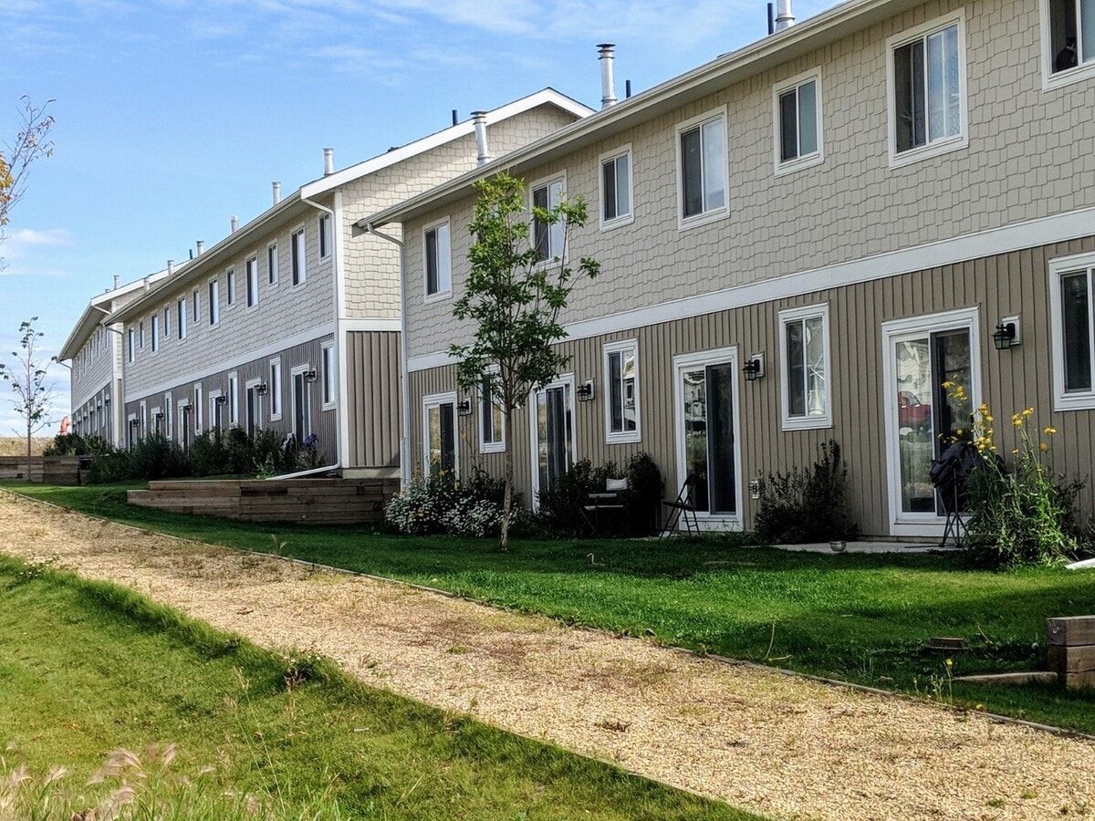 Photo - 1617-1688 88 Ave