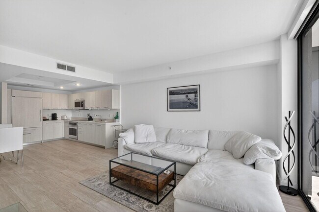 Photo - 55 SW 9th St Unidad 3704