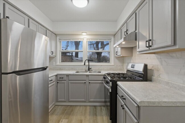 Photo - 8921 S Cottage Grove Ave Unit 3E