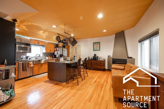 Photo - 1224 W Augusta Blvd Unit 3