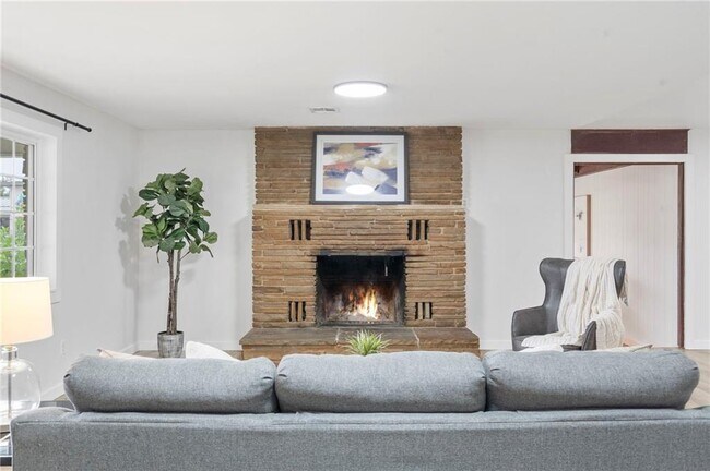 Photo - 701 NW Ford Ln