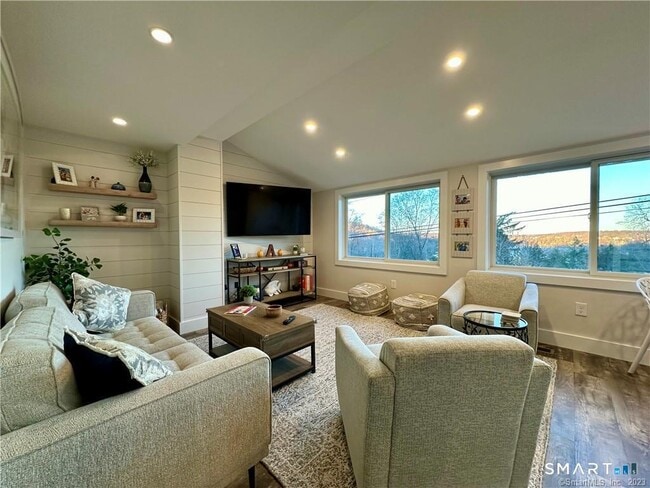41 Candlewood Dr