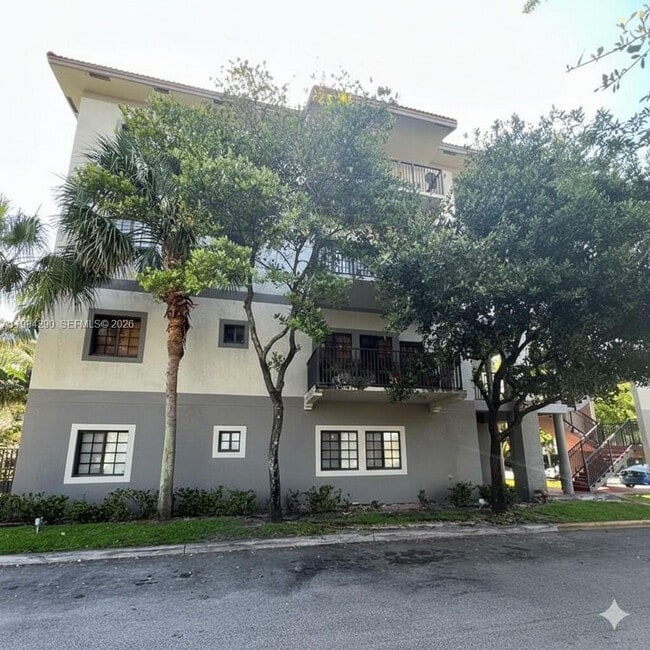 Building Photo - 2801 Riverside Dr Unit 204